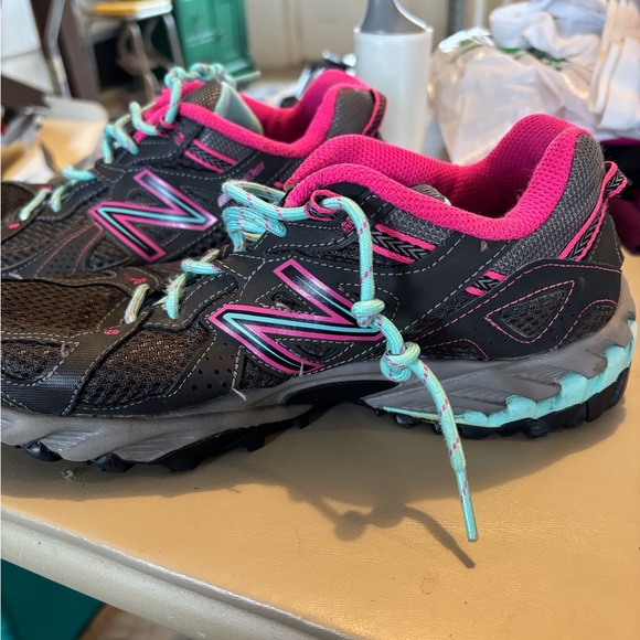 New Balance trail sneakers 9.5 very good condition - Picture 10 of 13